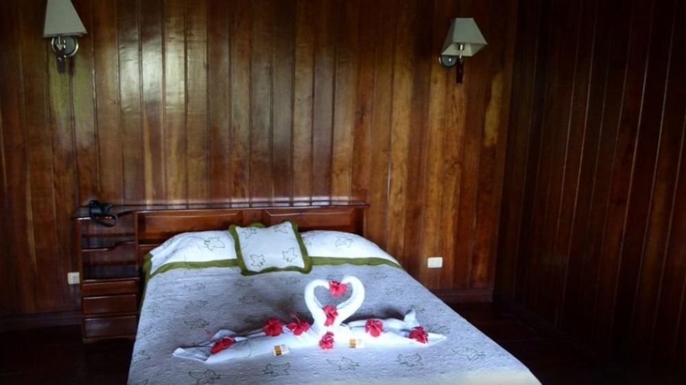 Miss Junies Lodge Tortuguero Esterno foto