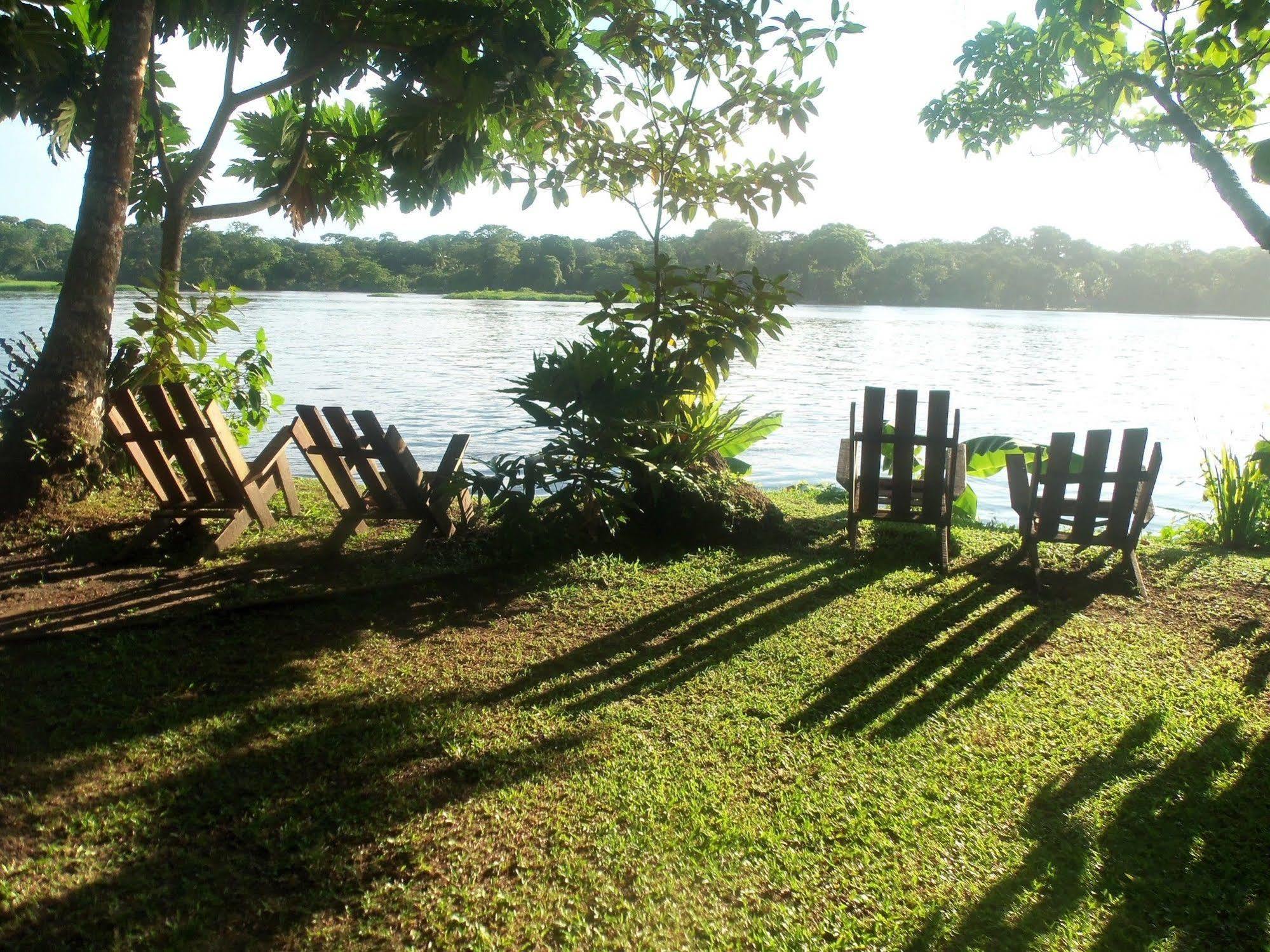 Miss Junies Lodge Tortuguero Esterno foto