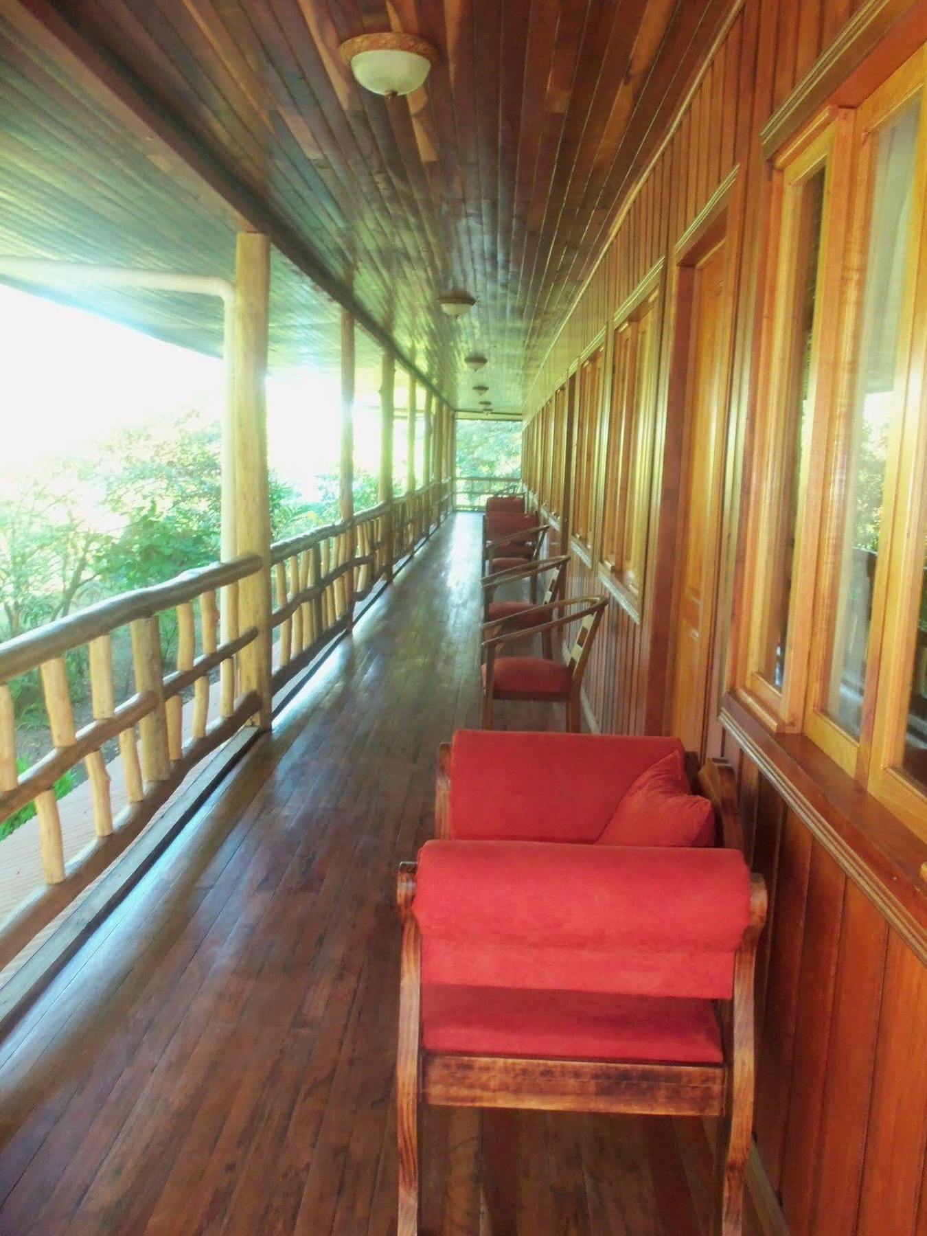 Miss Junies Lodge Tortuguero Esterno foto